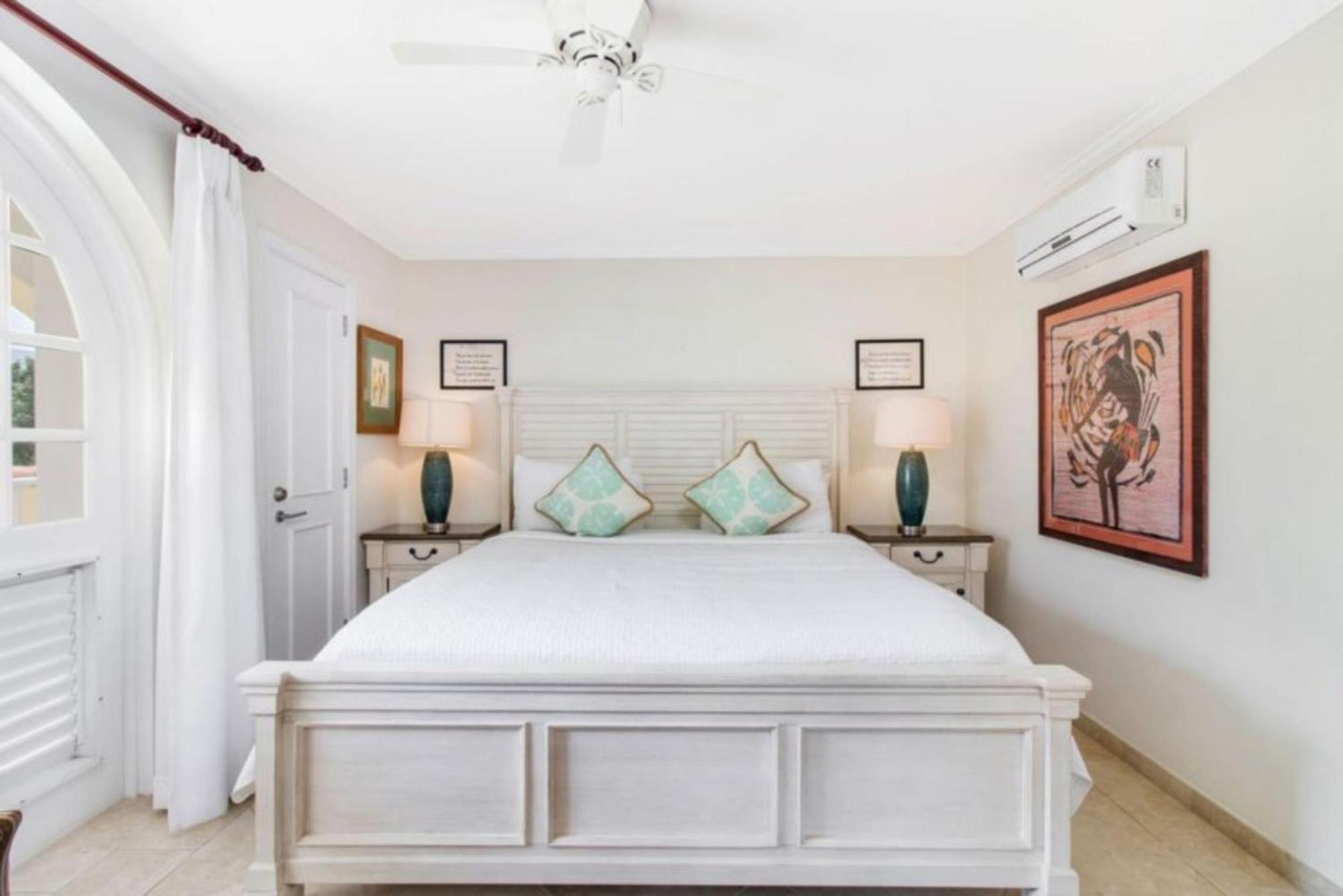 Sapphire Beach Condos Christ Church Bilik gambar