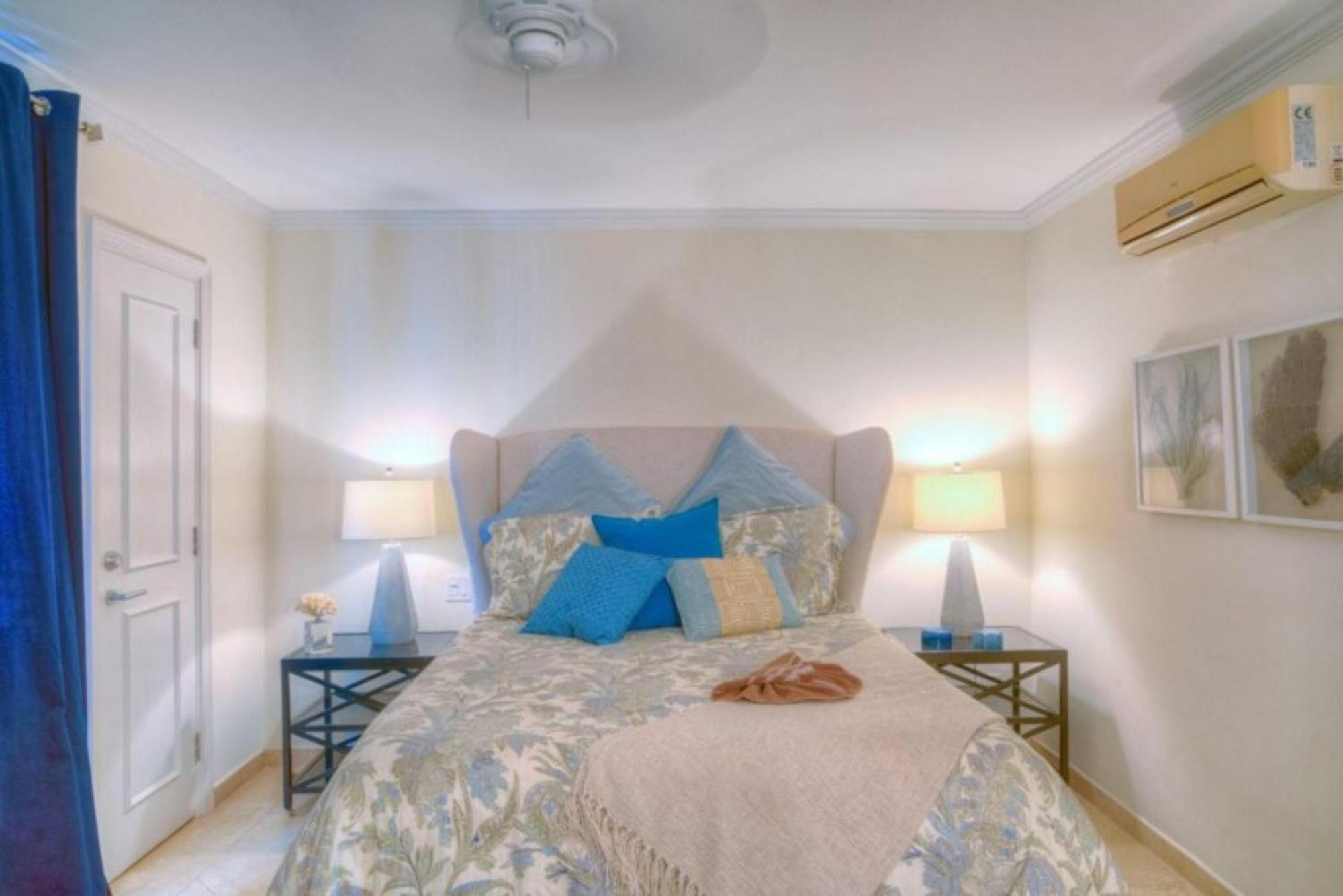 Sapphire Beach Condos Christ Church Bilik gambar
