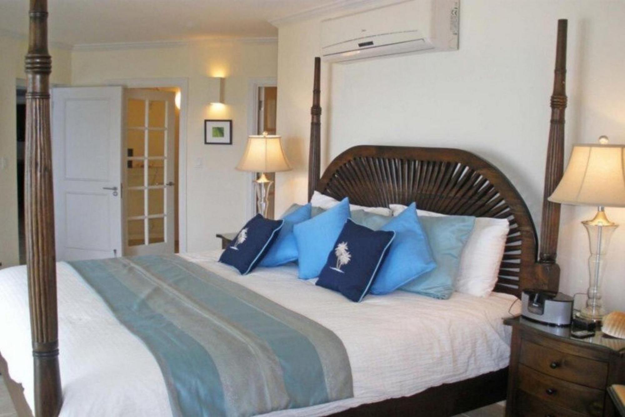 Sapphire Beach Condos Christ Church Bilik gambar