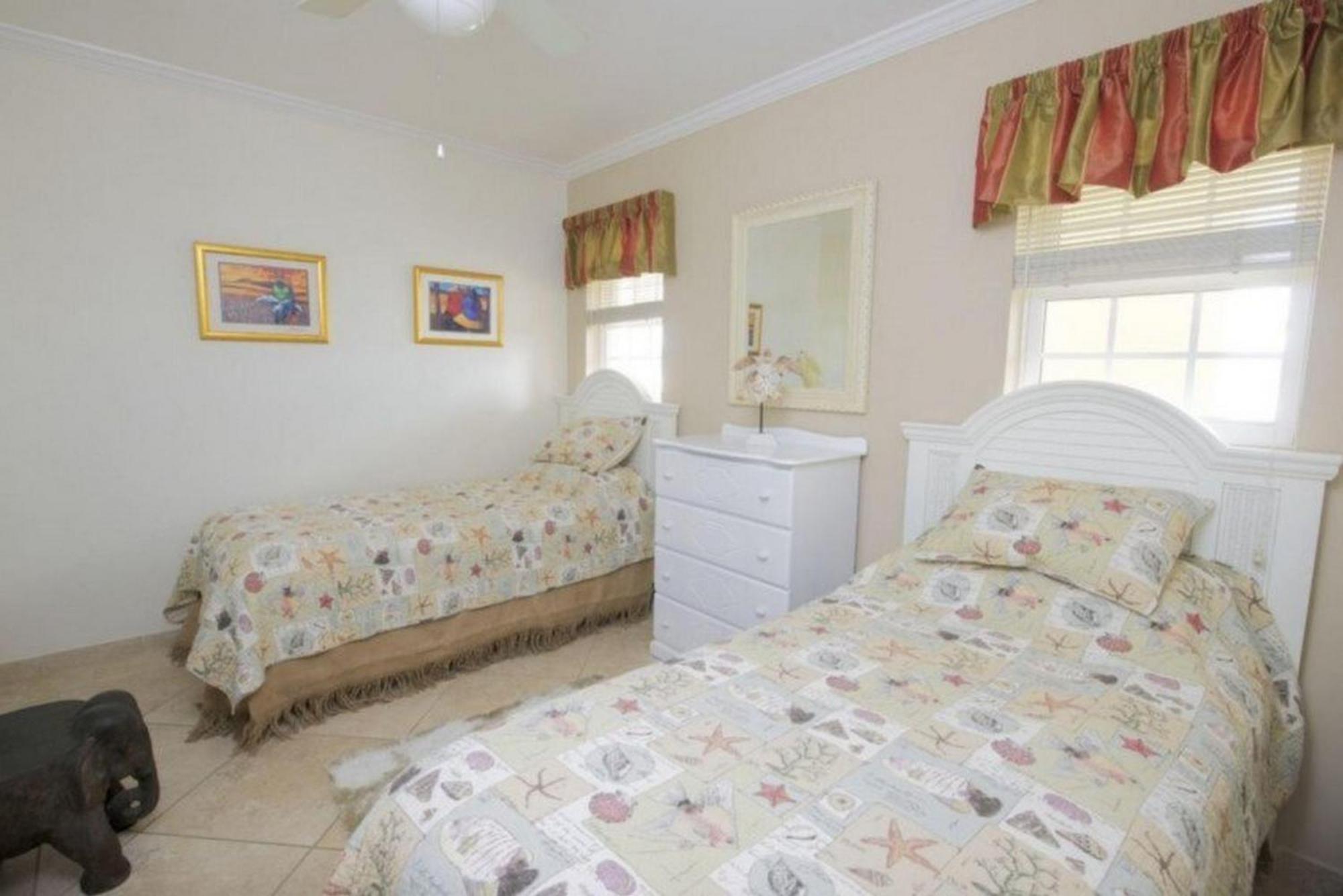 Sapphire Beach Condos Christ Church Bilik gambar